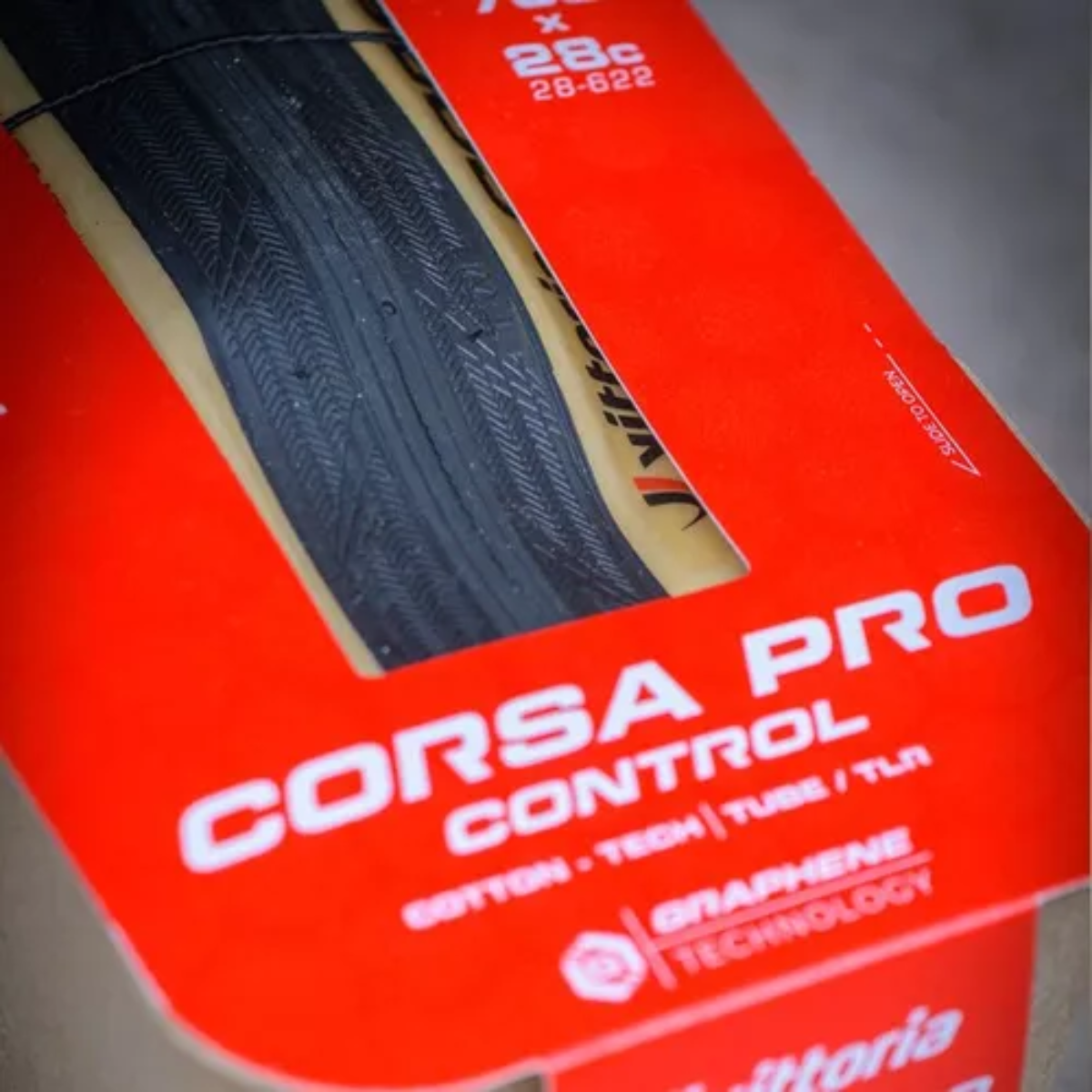 Pneu Vittoria Corsa Pro Control 700x28 TLR preto e bege